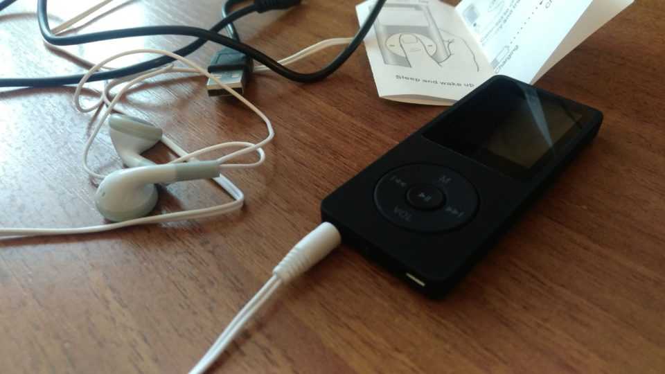 Комплектация MP3 плеера Carprie (RUIZU X02)
